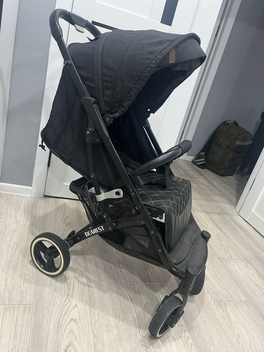 Коляска черная