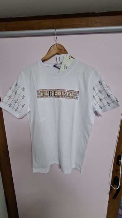 6 Tricouri pentru  damă diferite marimi si culori.