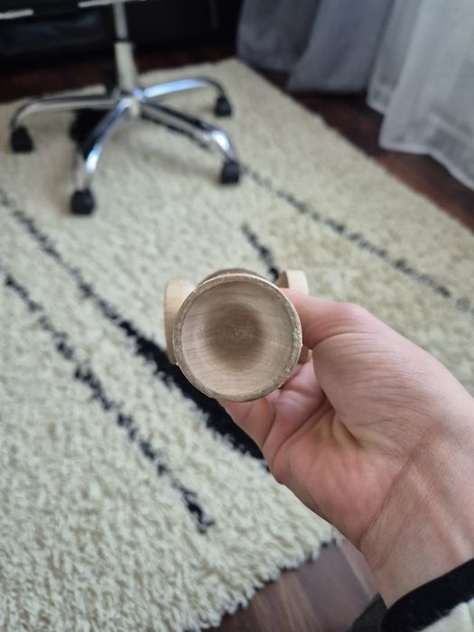 Vând kendama lotus