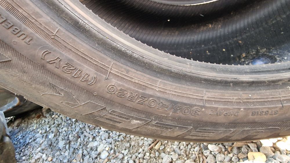Anvelope 305/40R20 marca Bridgestone, DOT 2021,7 mm