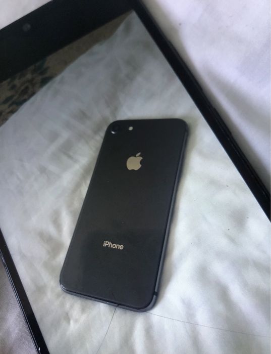 iPhone 8 идеал АКБ 99 и Redmi 9C