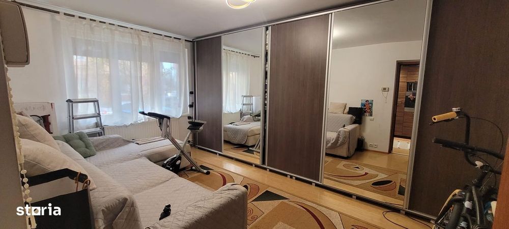 Vand apartament cu 3 camere pe Strada Fanionului, Craiter