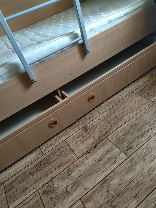 Отдам бесплатно двухъярусную кровать