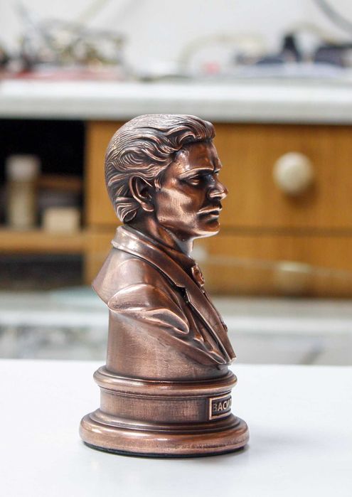 Статуетка-бюст на "Васил Левски".Медна галванопластика.