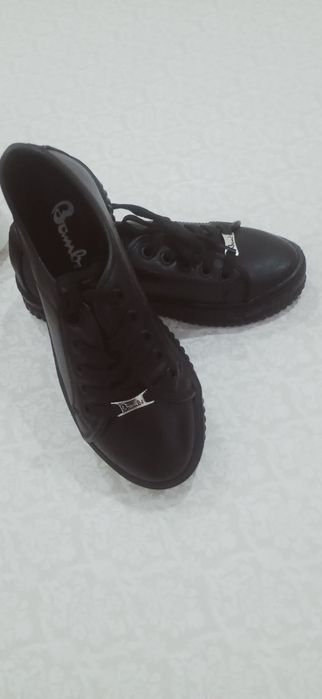 Кроссовки, кеды. Кожанные.