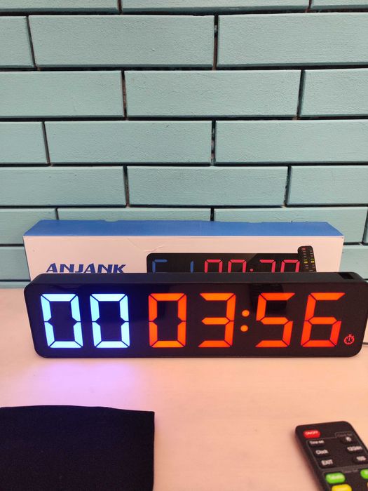 Gym Timer 15" – Дигитален LED стенен часовник с таймер и дистанционно