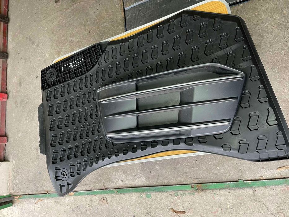 Audi q5 17-22год. Решетка в предна броня