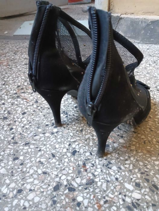 Обувки с камъчета