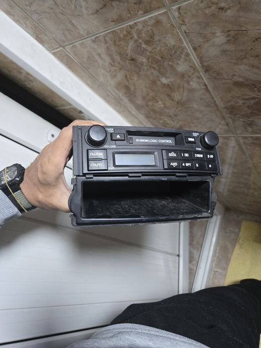 АвтоМагнитофон в хорошем состояние