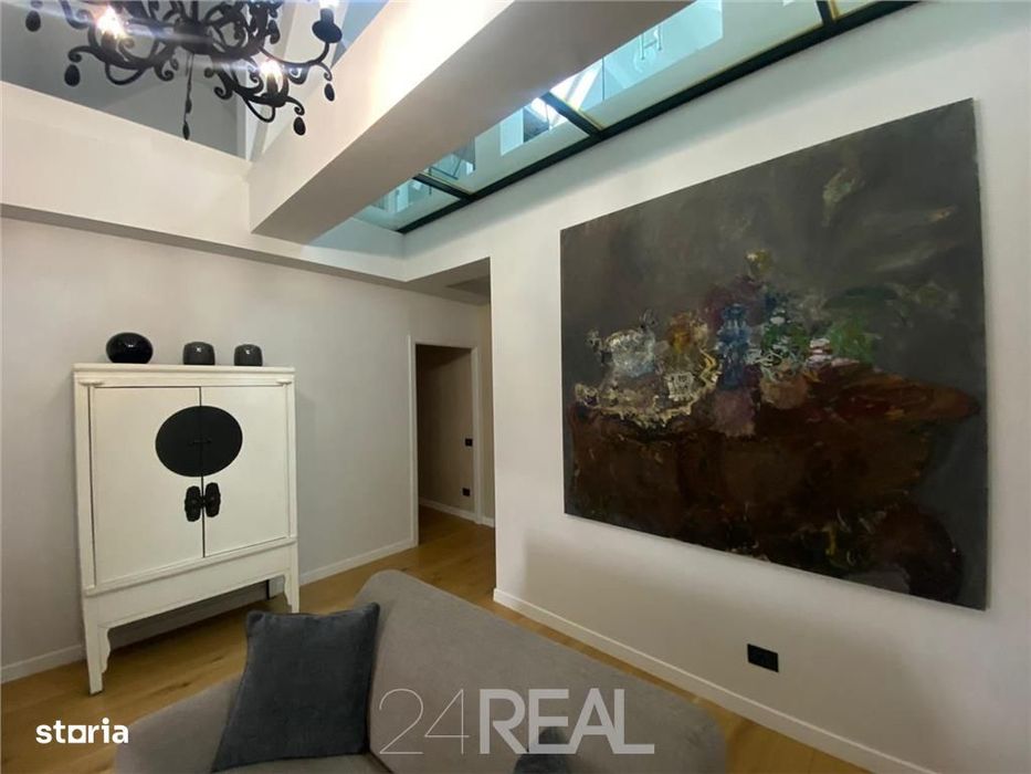 Penthouse in vila, de vanzare - Strada Tokio