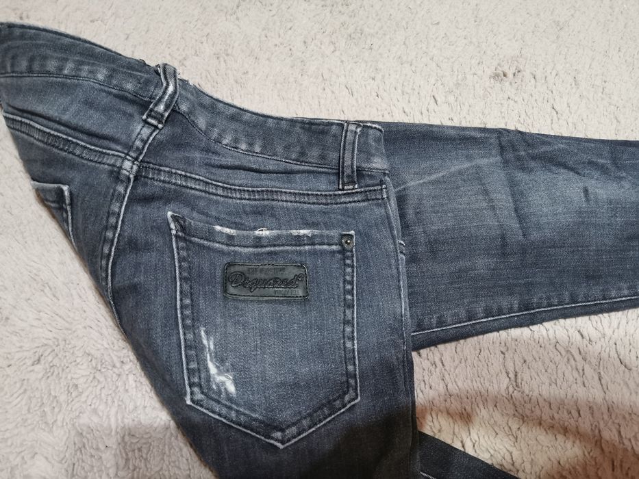 Blugi dsquared xs ca noi ediție limitata