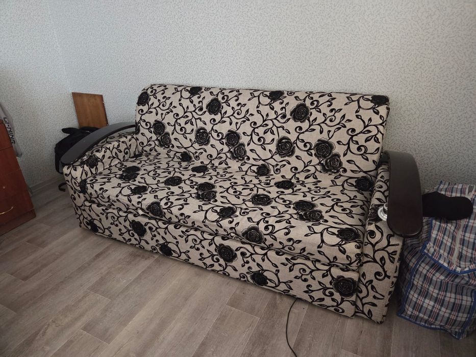 Продам диван компактный