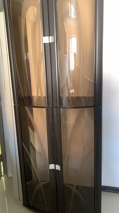 Стеклянный шифоньер