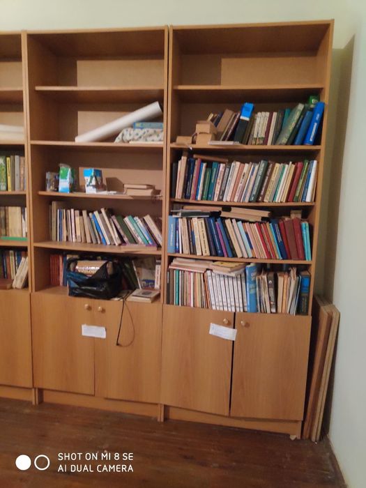 Китоблар учун шкаф