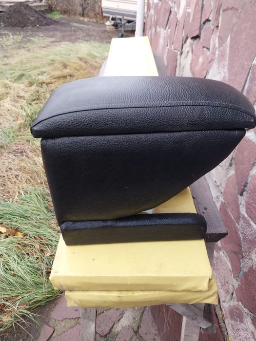 Продам подлокотник шкода рапид