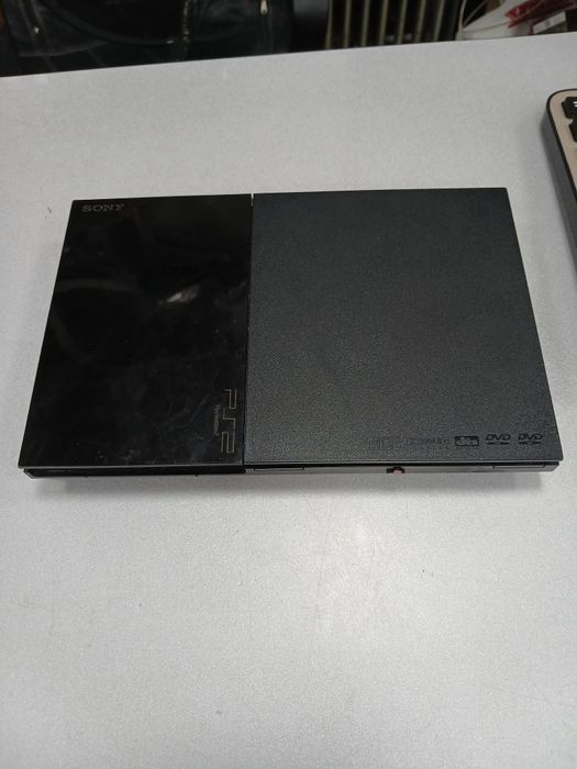 Продаётся сони плейстешен 2 в рабочем состоянии ремонта не подлежал не