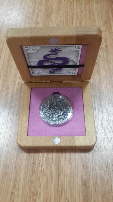 Серебряная монета Ацтекский дракон