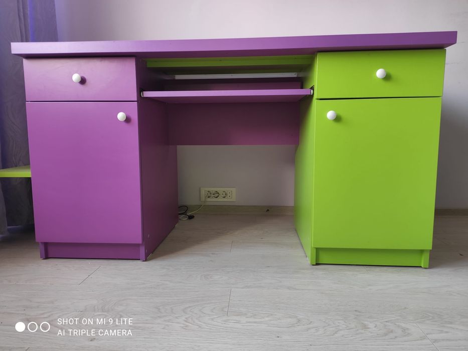 Mobilier complet cameră copii/tineret – paturi suprapuse, dulapuri, birou + polițe