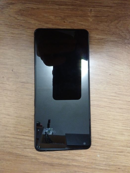 Samsung Galaxy A21S cu display spart. Placa este ok
Vibreaza, se vad n