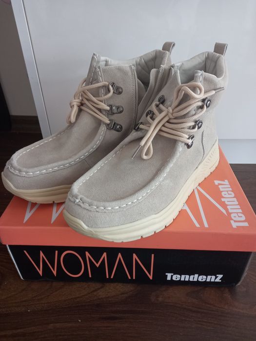 Два чифта дамски обувки