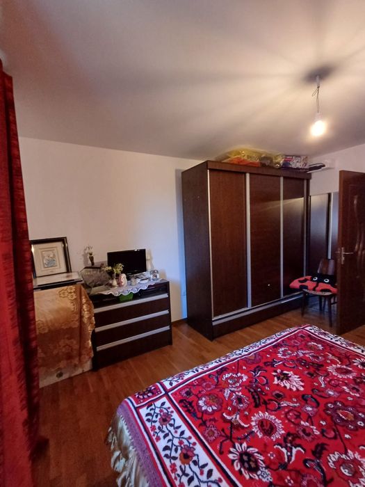 Proprietar vând casă Bolotesti-Gagesti(la piata) tel.00393202241732