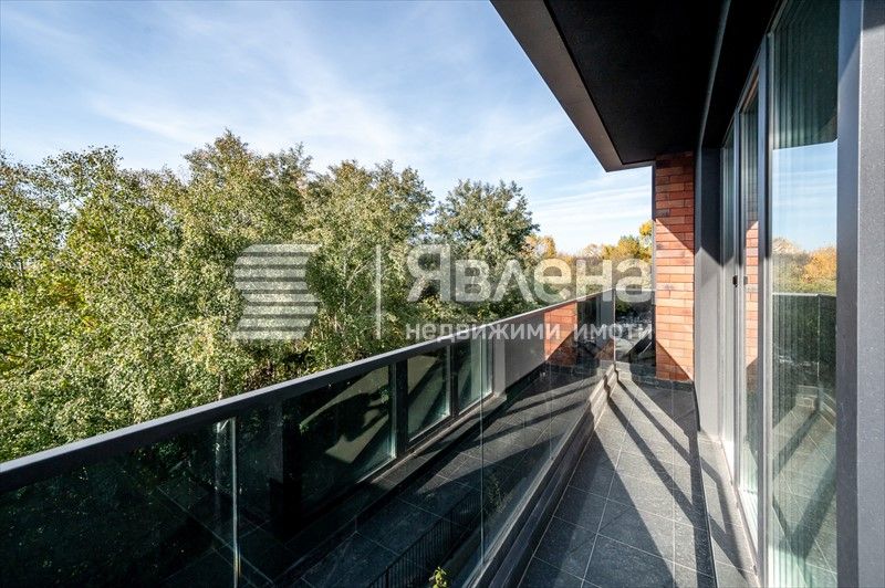 3-стаен, 131кв.м.