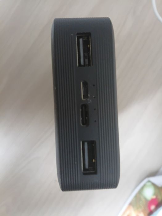 Продам повер банк в хорошем состояние