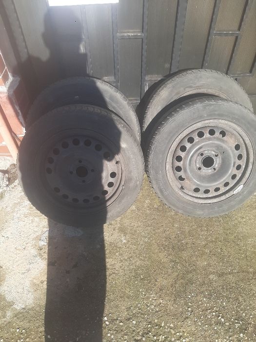 De vânzare cauciucuri