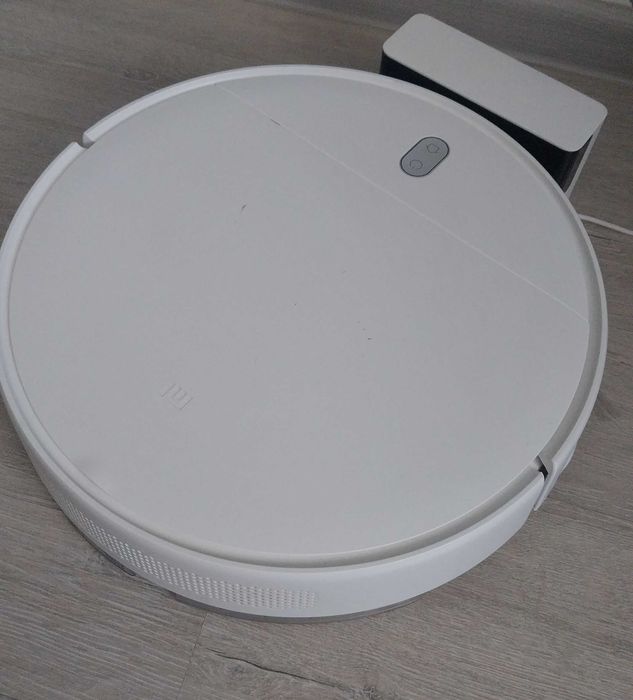 Se vinde aspirator robot folosit foarte puțin,în stare foarte bună.Pentru detalii, preț și mai multe poze, scrie-mi în privat.