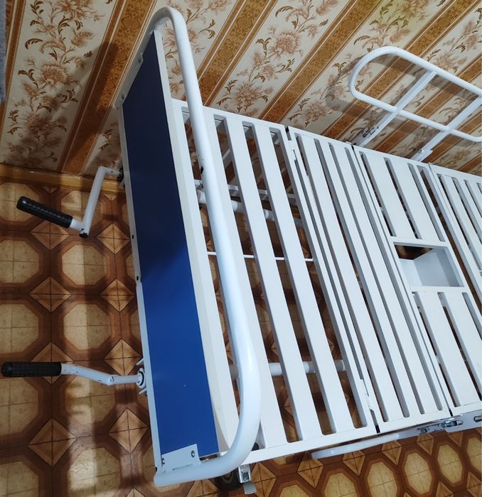 Медицинская кровать