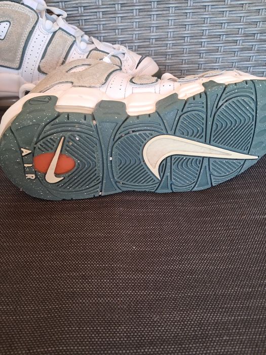 Vând adidași Nike Uptempo marimea 38
