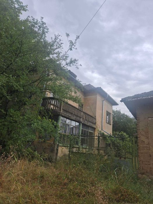 Продавам къща в с. Софрониево, обл. Враца