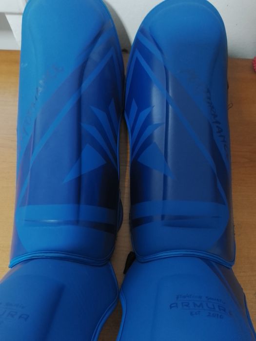 Vând echipament kickboxing