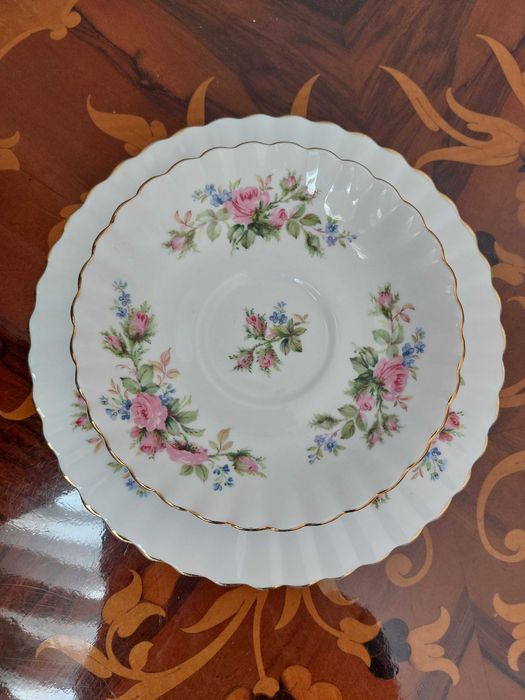 2 trios Royal Albert Moss Rose nefolosite