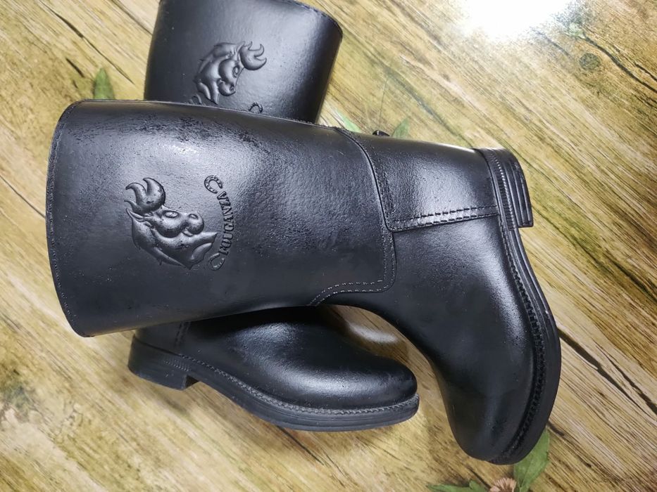 Cizme negre de ploaie