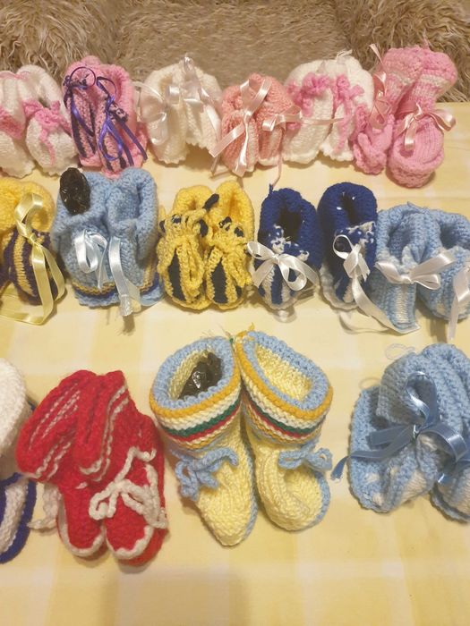 Плетени детски терлици в различни цветове