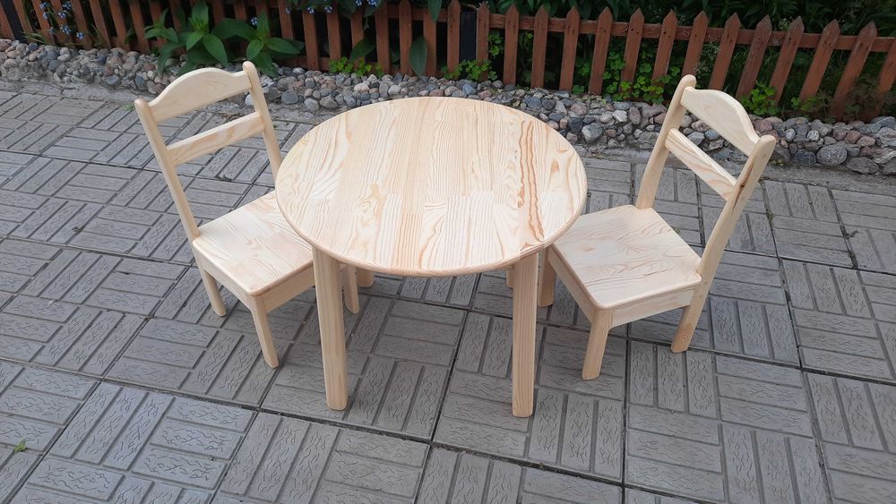 продам столик для детей.