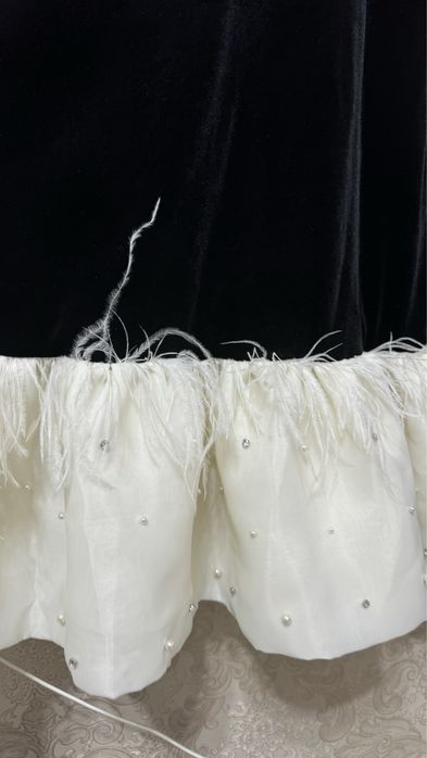 Платье нарядное черное