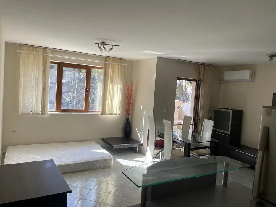 Дава се под наем Едностаен апартамент в Варна, Център - 46 кв.м за 400 € - Снимка #1