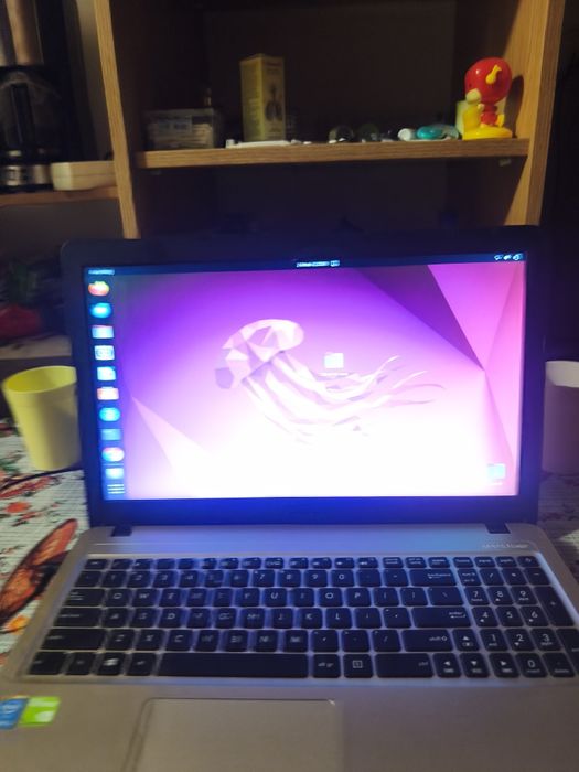Laptop ASUS X540LJ i3 Gen 5 12GB RAM SSD 240GB Video 2GB Functioneaza doar la priza
Nu