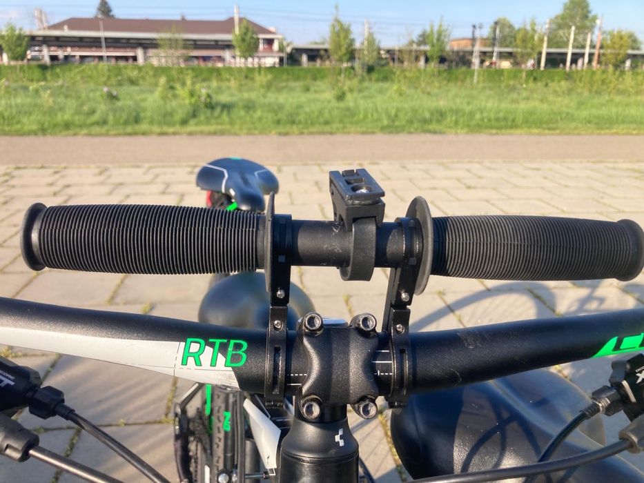 Scaun de bicicletă pentru copii montat în față