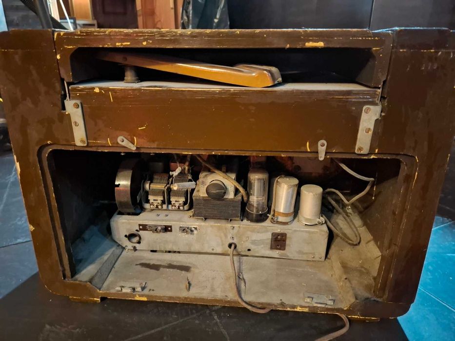 Дървено старинно ретро радио