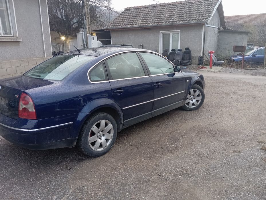 Продавам пасат Б 5.5 2.5 180 На части