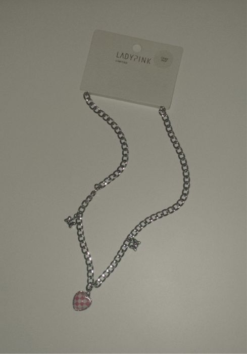 Серебристая цепочка с подвесками