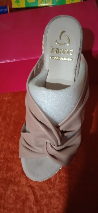 Босоножки женские