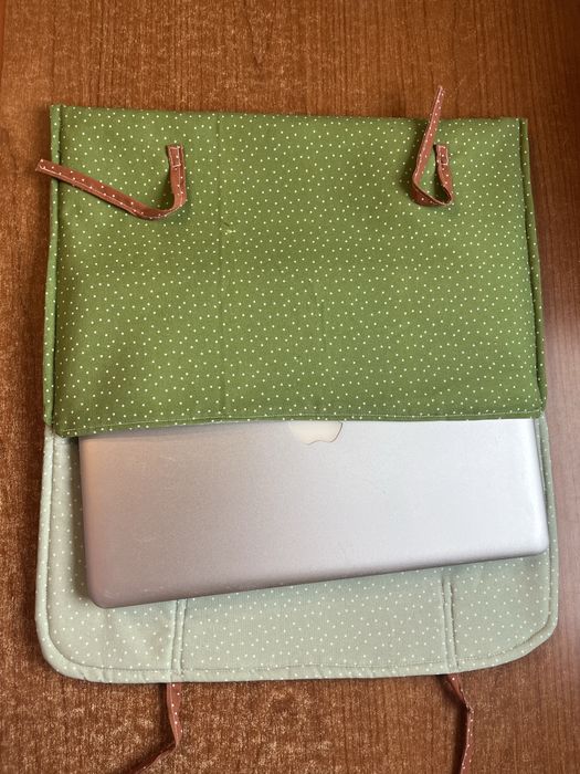 MacBook Pro 13“ (2011) + incarcator, husa