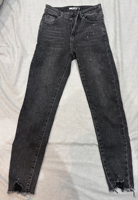 Черни дънки с камъни