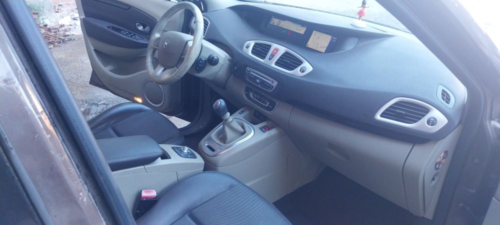 Vand  schimb Renault Scenic 3 cu bascula 3.5 t
