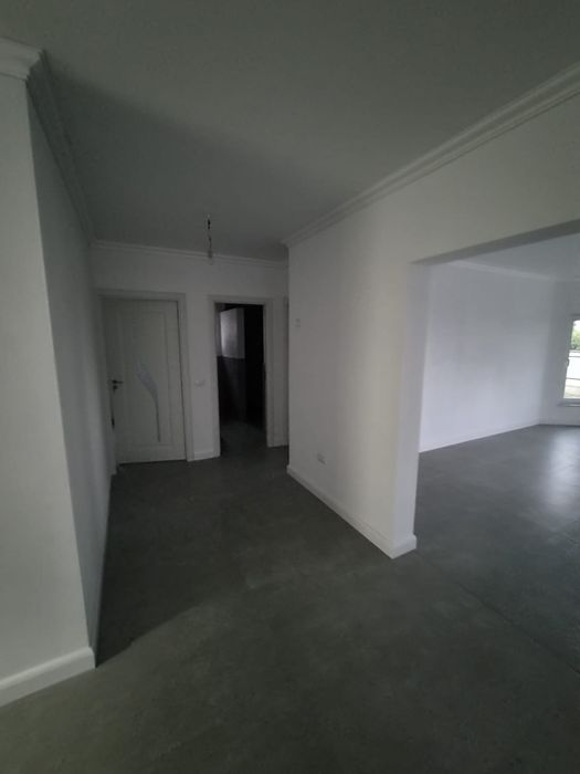Casa de vânzare  în moara zona centrala retrasa