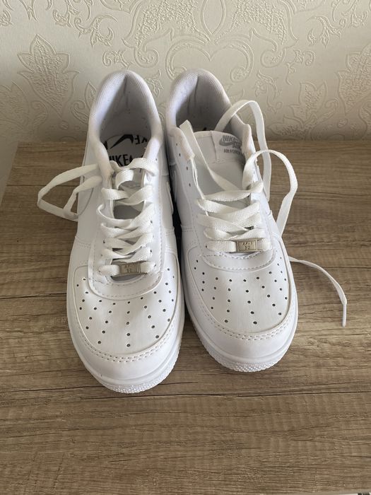 Кроссовки 40р для девочек и мальчиков